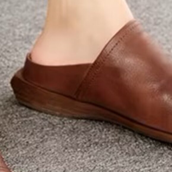 100%Genuine Leather Low Heel Sandals, brown/cognac color, size 38 (fits 38.5) - Picture 4 of 5